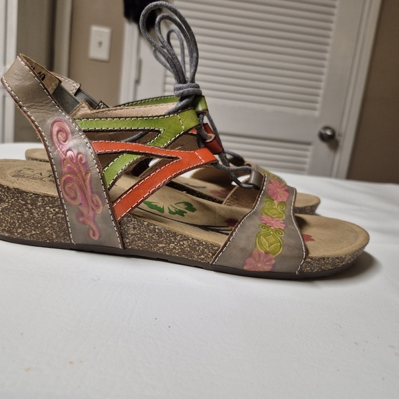 L 'Artiste Wedge Sandals With Floral Embroidered Details Size 40/10 - Picture 2 of 8